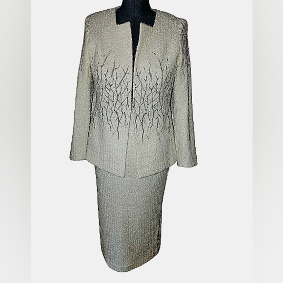 Donna Vinci, size 10, off white, skirt suit set, with silver accents - Picture 1 of 12